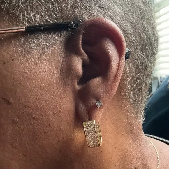 ** Gorgeous 18k Gold Plated CZ Hoop Earrings - Perfect for daily wear - Picture 6 of 7